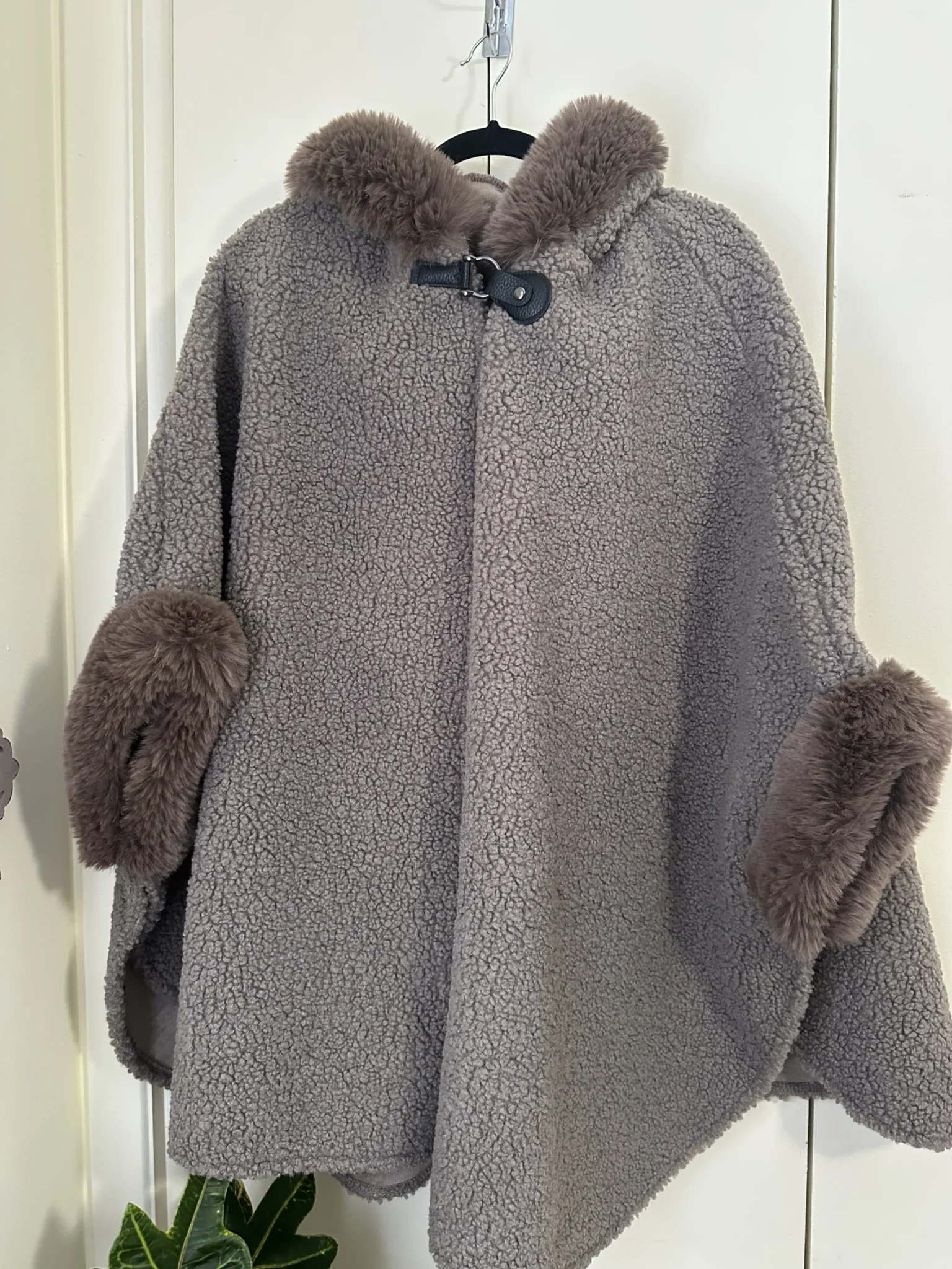 Image for Cape in taupe bouclé fabric - one size