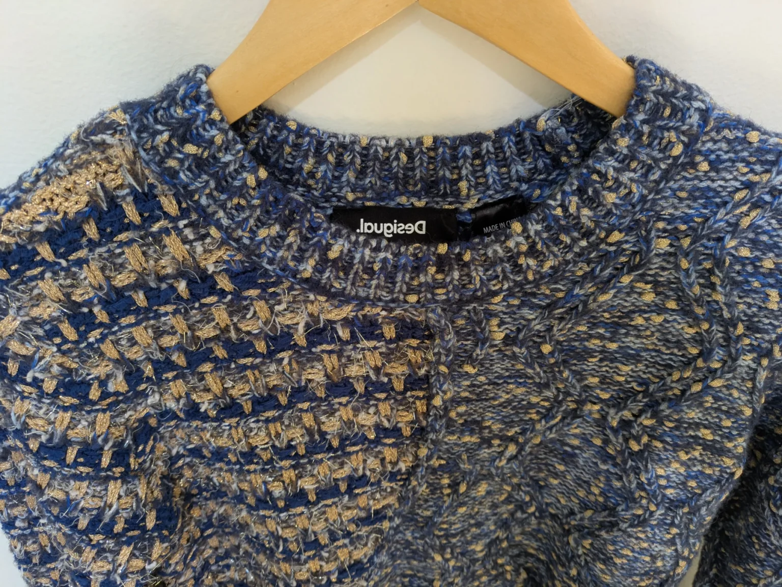 Image for Tricot Desigual doré