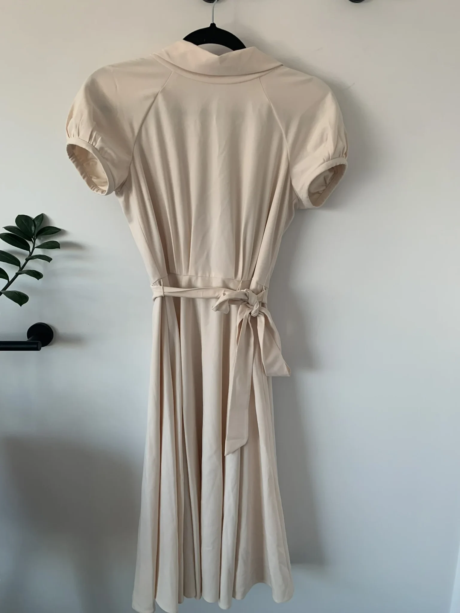 Featured image for Beige cream dress Gal meets glam size 0 (xs)