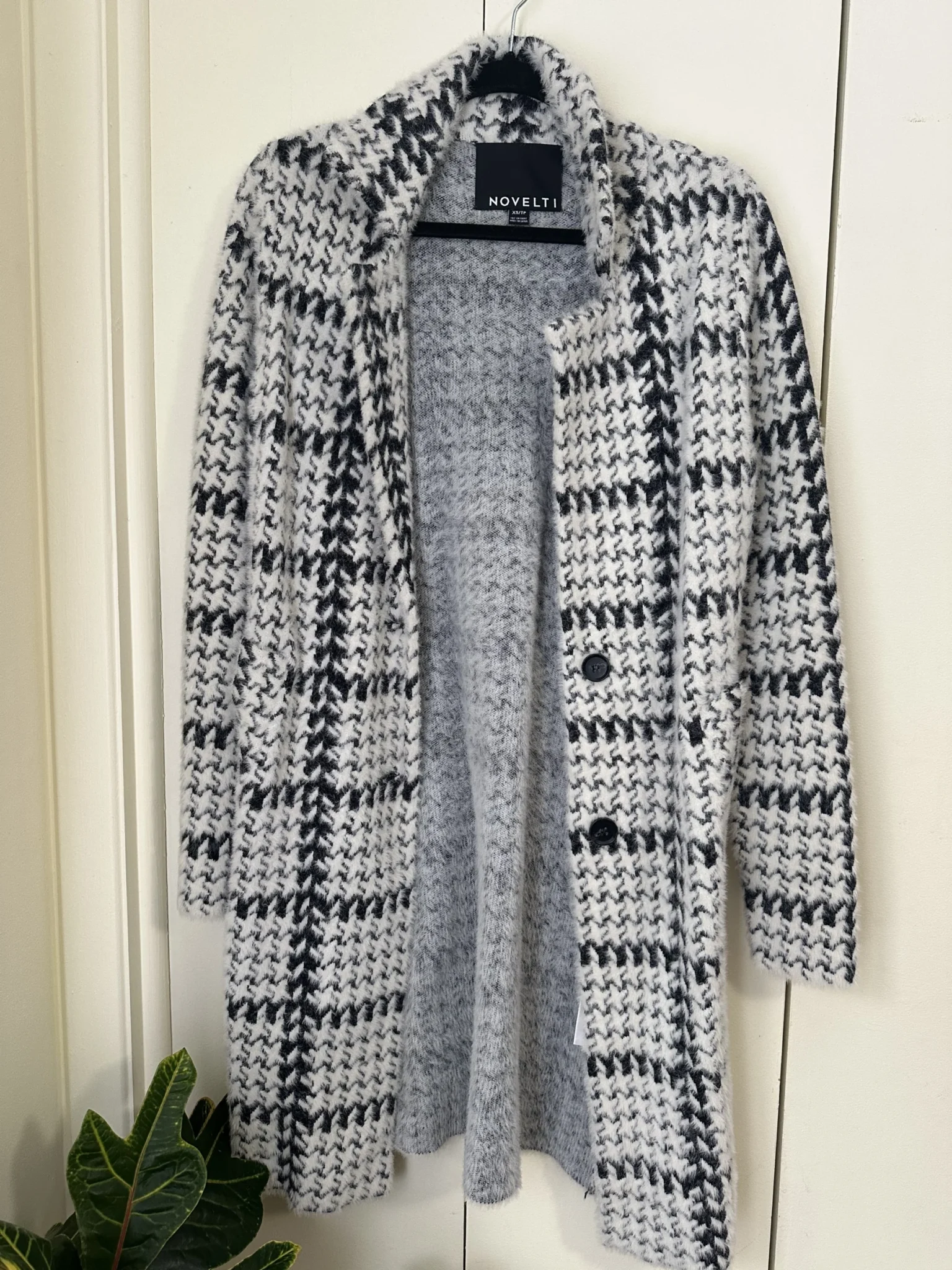 Featured image for Mid-season coat with houndstooth pattern by Novelti - size xs