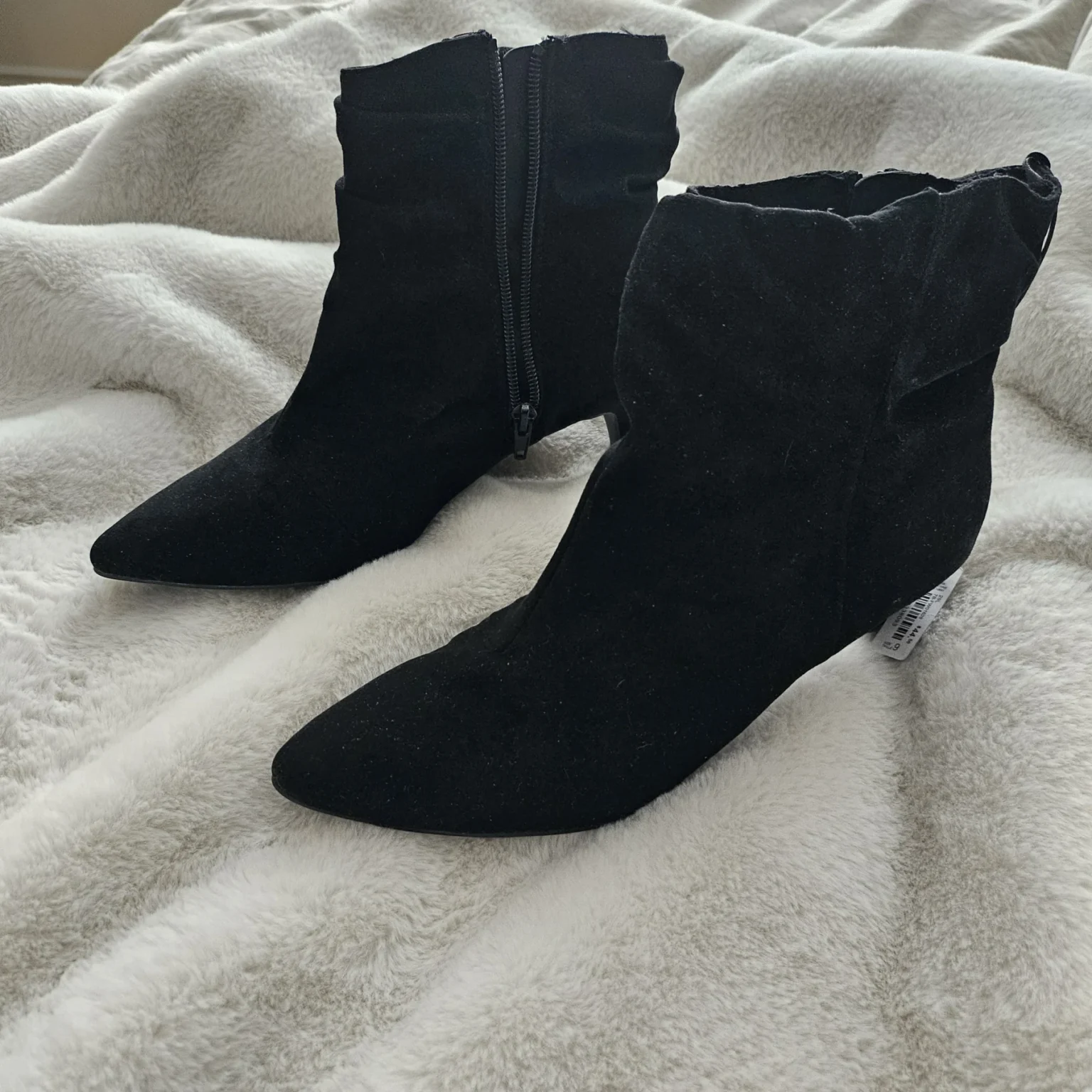 Featured image for Bottillons faux suede