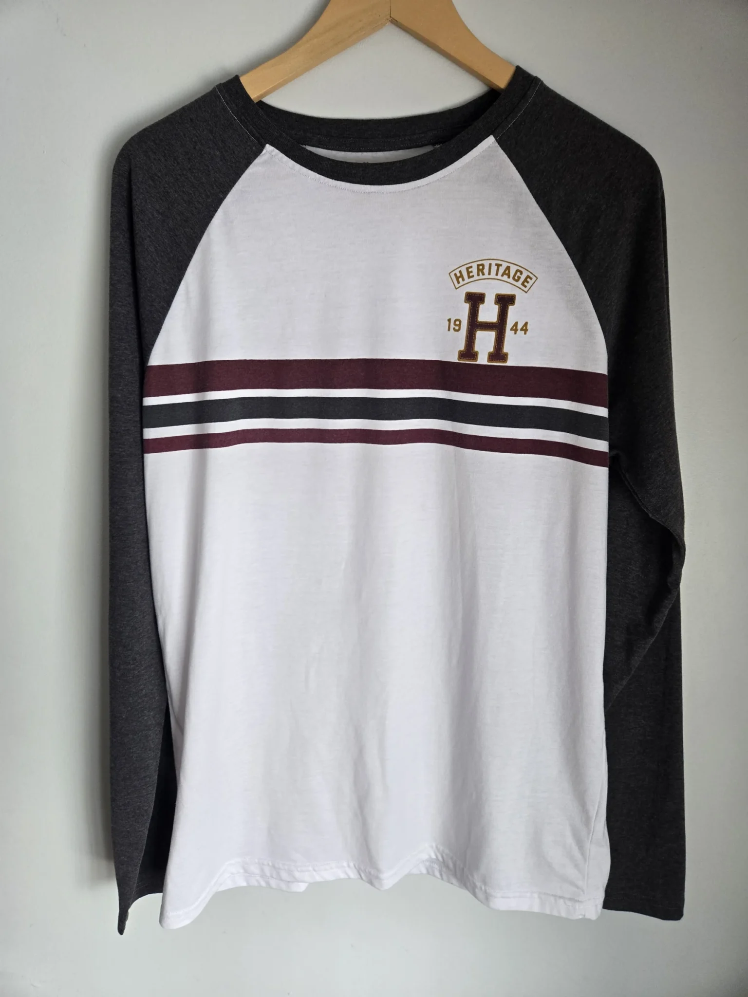 Featured image for Long-sleeved T-shirt