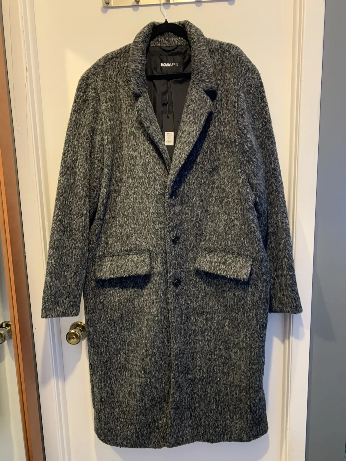 Featured image for Manteau long texturé noir – Style Mohair (Coupe décontractée)