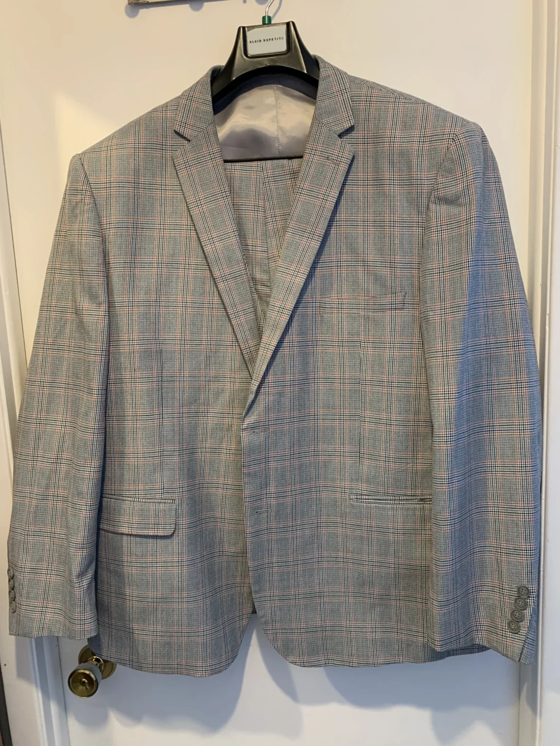 Featured image for Complet 3 pièces Alain Dupetit – Carreaux (Plaid) Gris & Rouge – 54R / 48W
