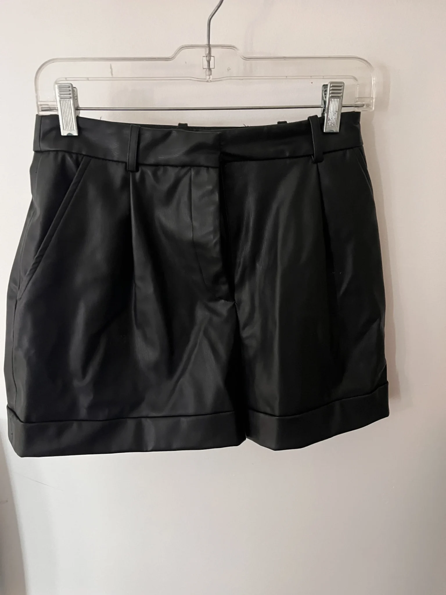 Image for Short en simili cuir noir