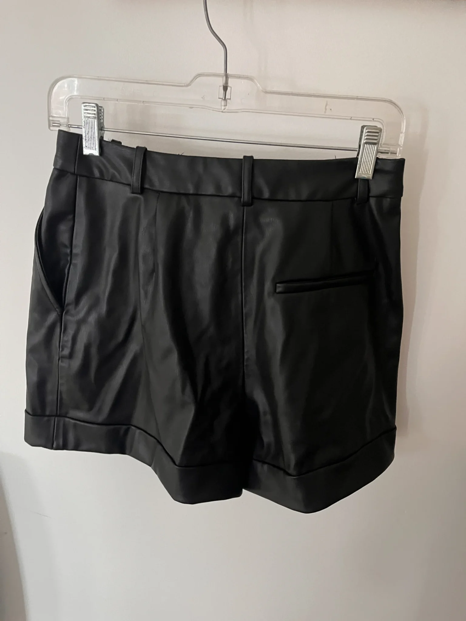Image for Short en simili cuir noir