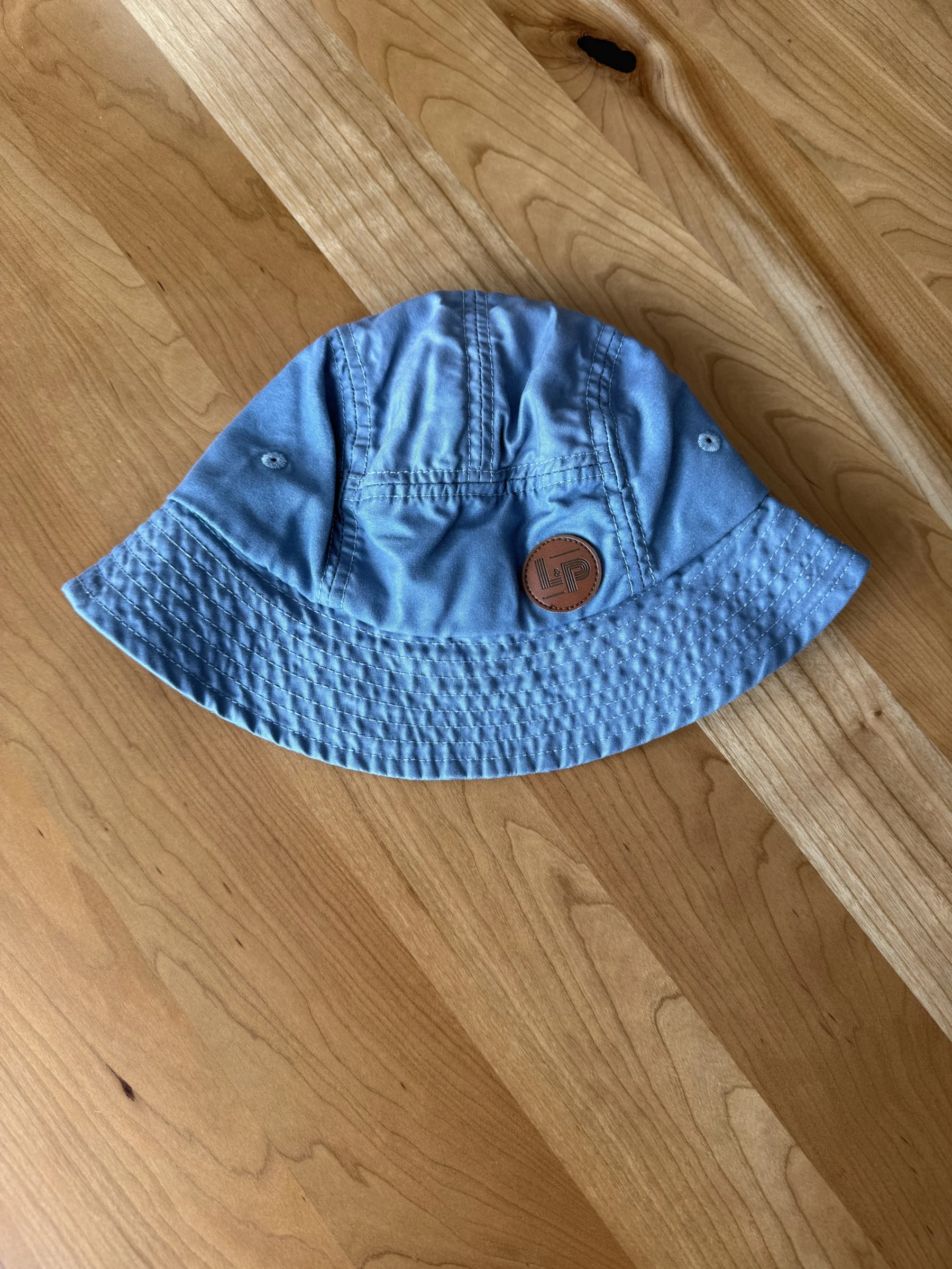 Chapeau de plage bleu gris LP Apparel L and P Apparel seconde main