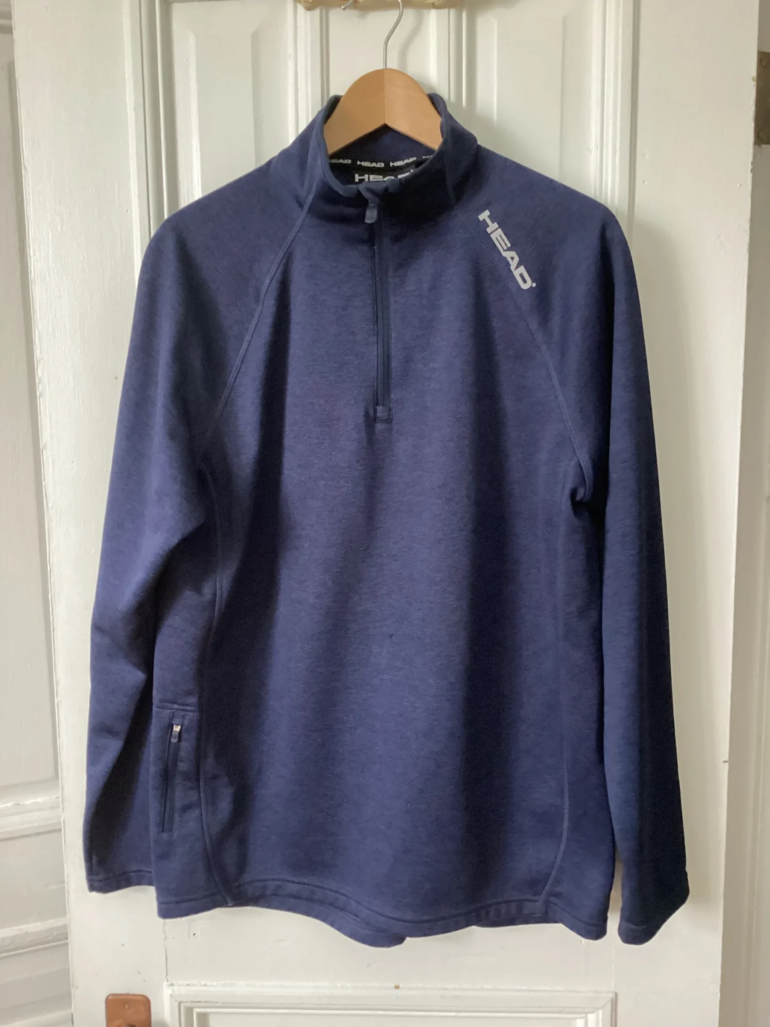 Featured image for Haut bleu marin Head