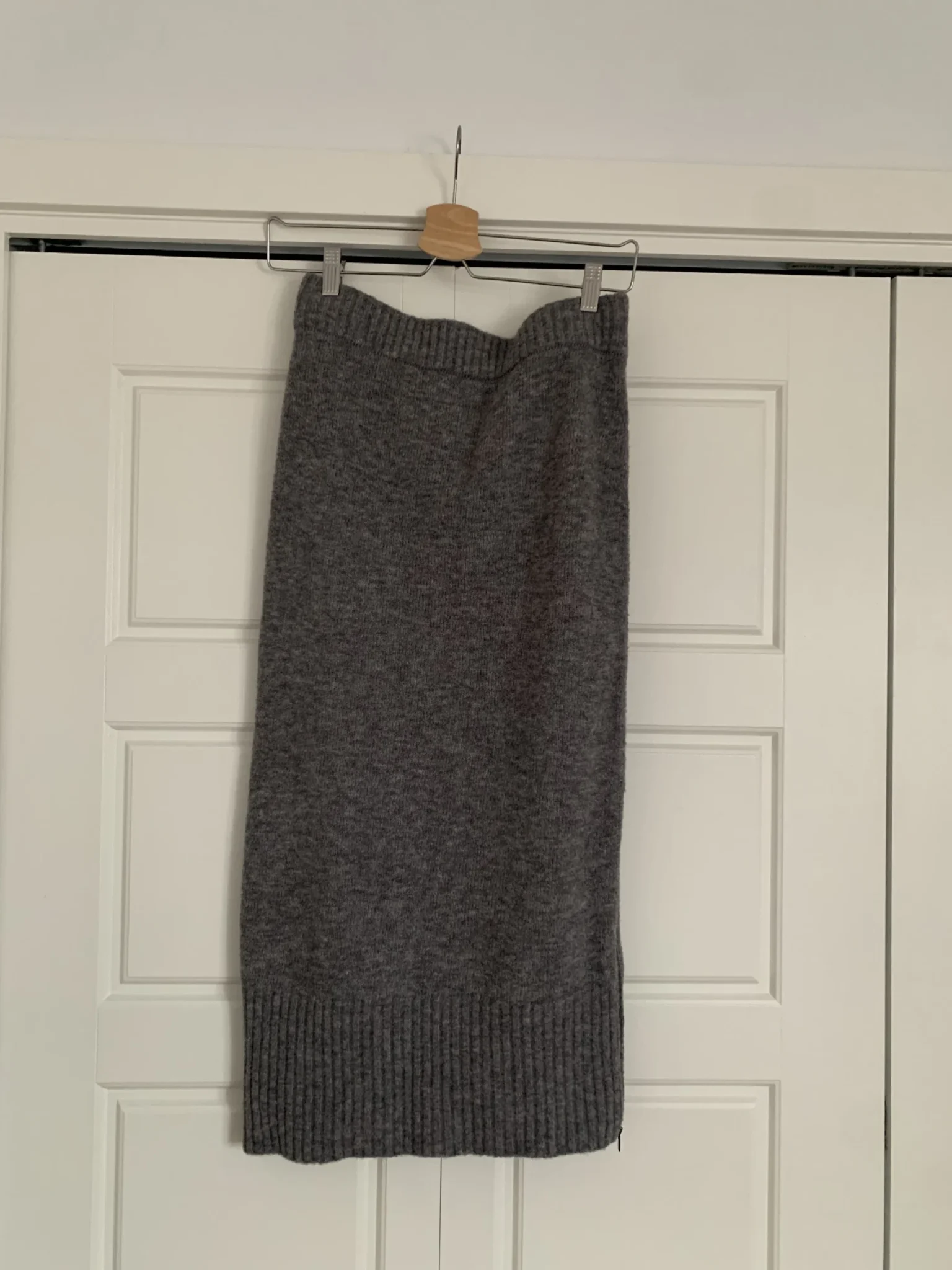 Featured image for Jupe en laine Banana Republic