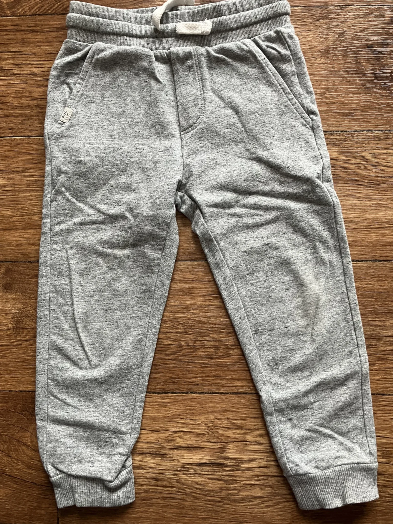 Featured image for Pantalon jogging gris 4 ans