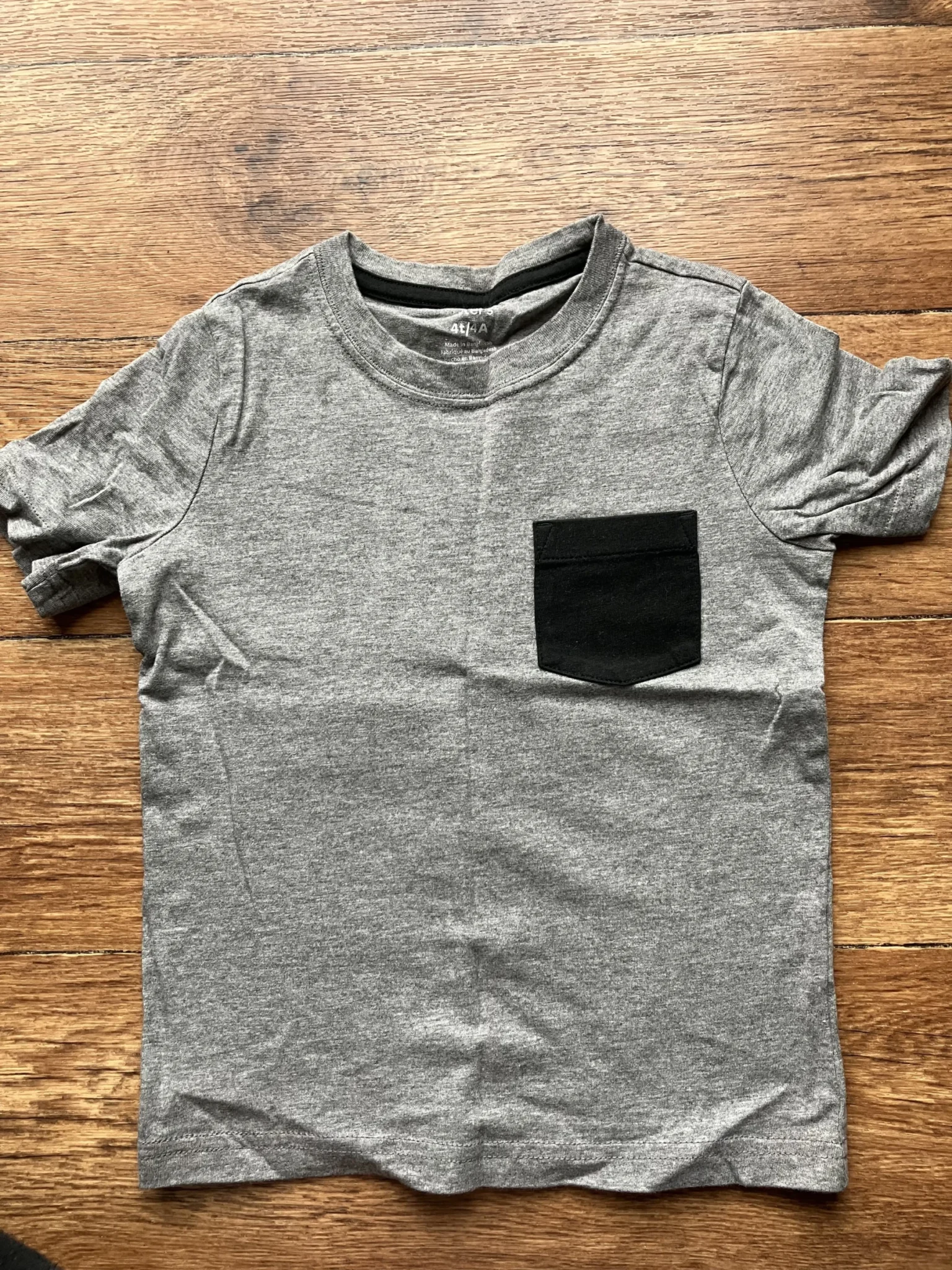 Featured image for T-shirt poche noire 4T