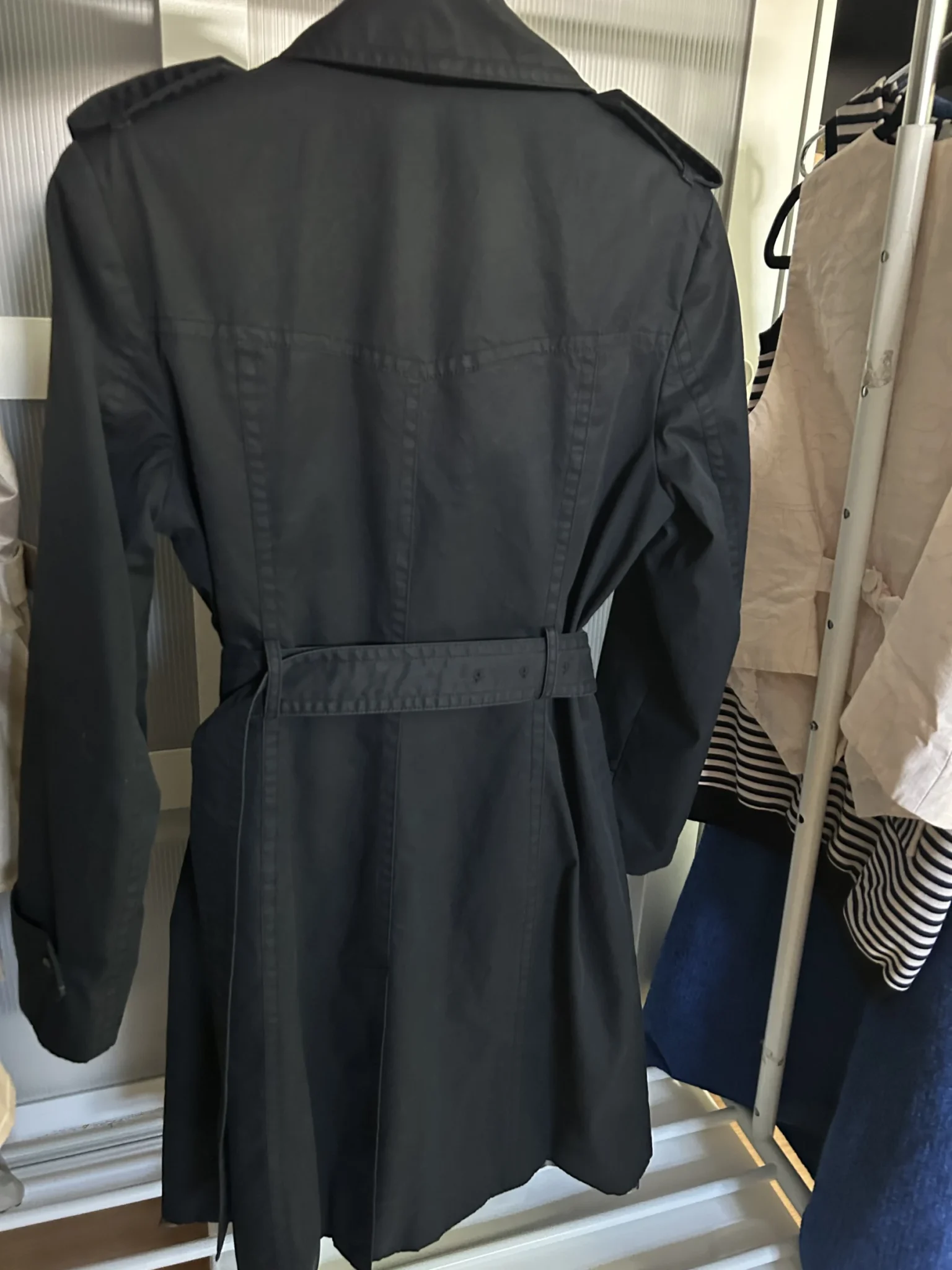 Image for BANANA REPUBLIC TRENCH COAT / IMPERMÉABLE LARGE