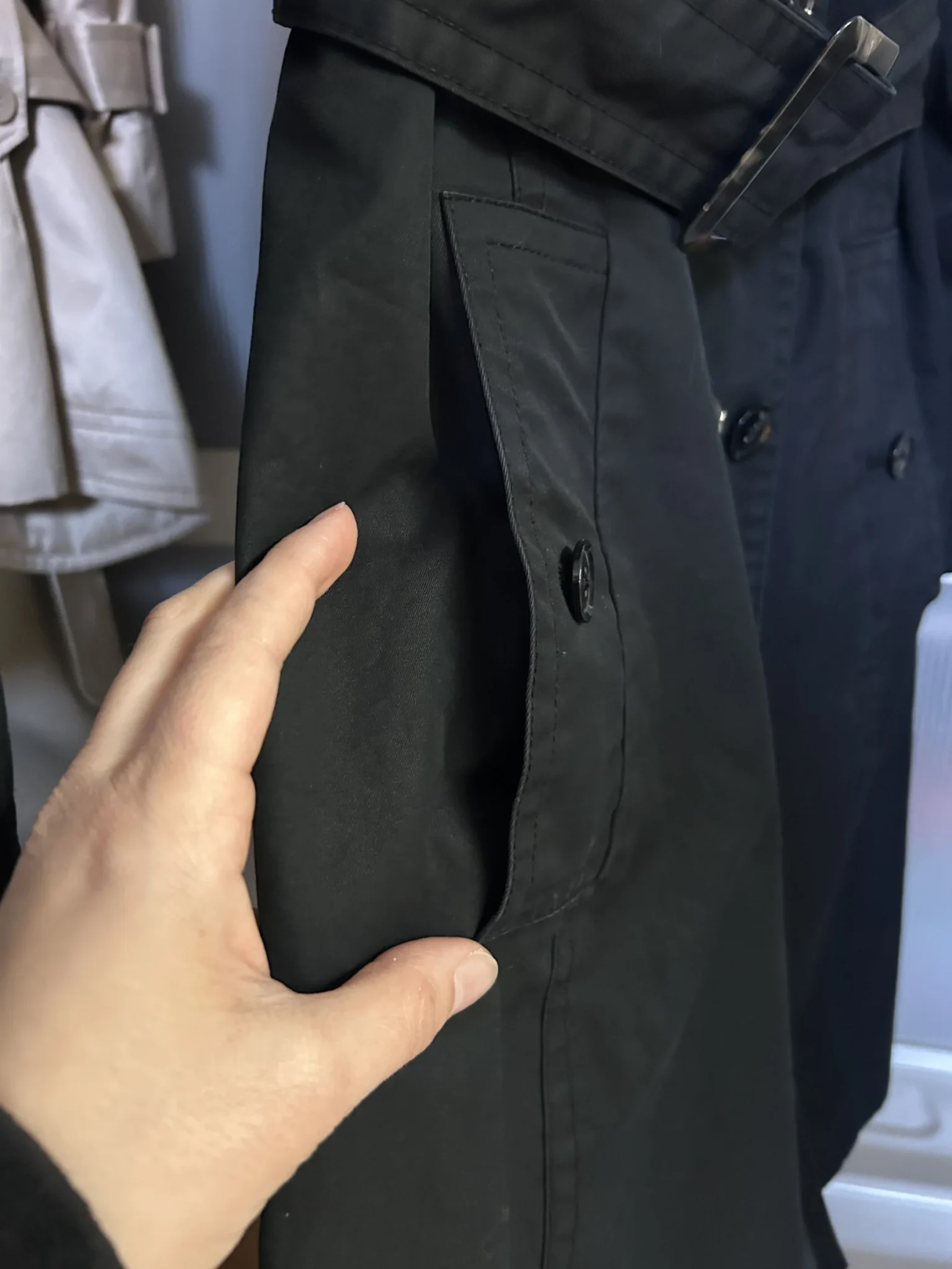Image for BANANA REPUBLIC TRENCH COAT / IMPERMÉABLE LARGE