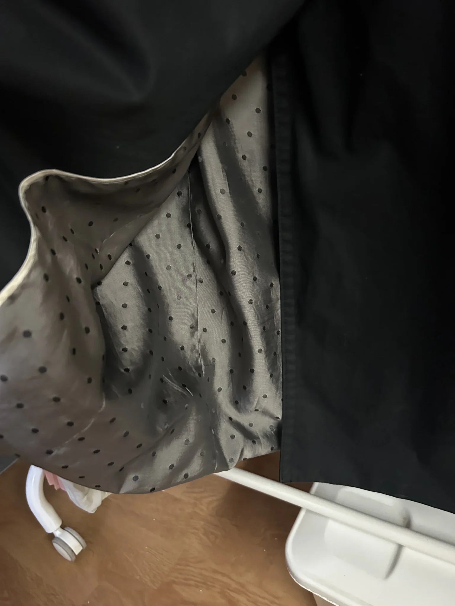 Image for BANANA REPUBLIC TRENCH COAT / IMPERMÉABLE LARGE