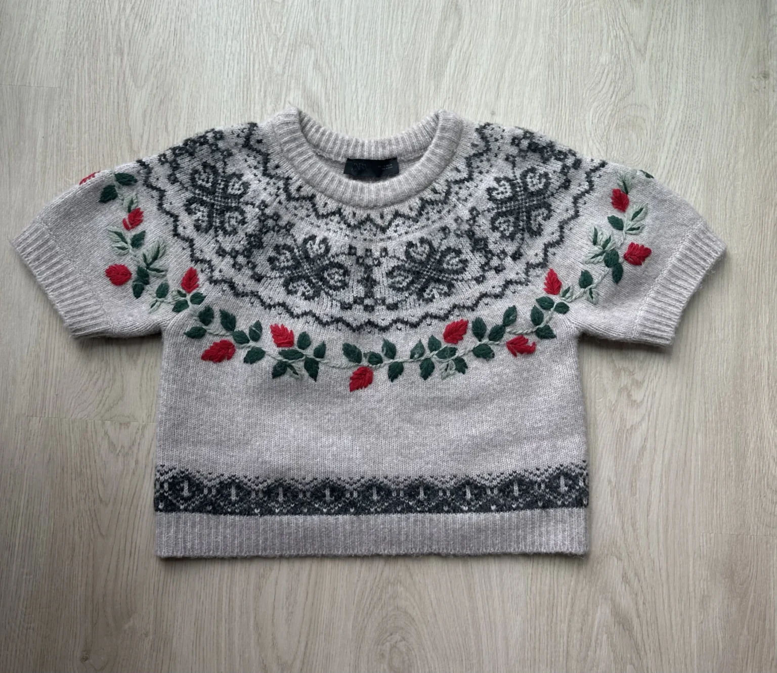 Featured image for Zara Sweater S