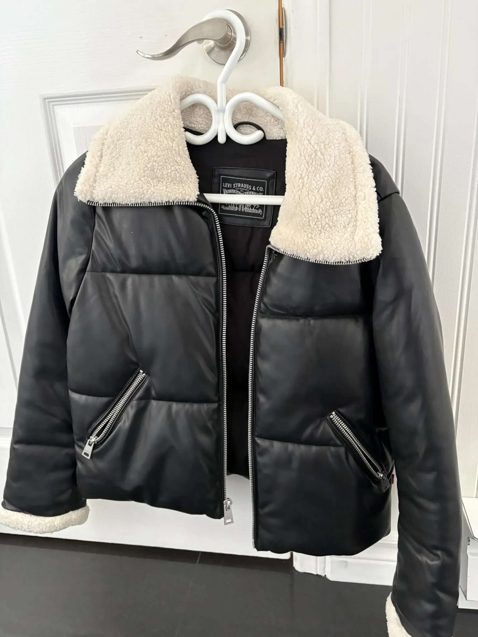 Featured image for Manteau Levis