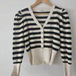 Featured thumbnail for Cardigan avec boutons dorés