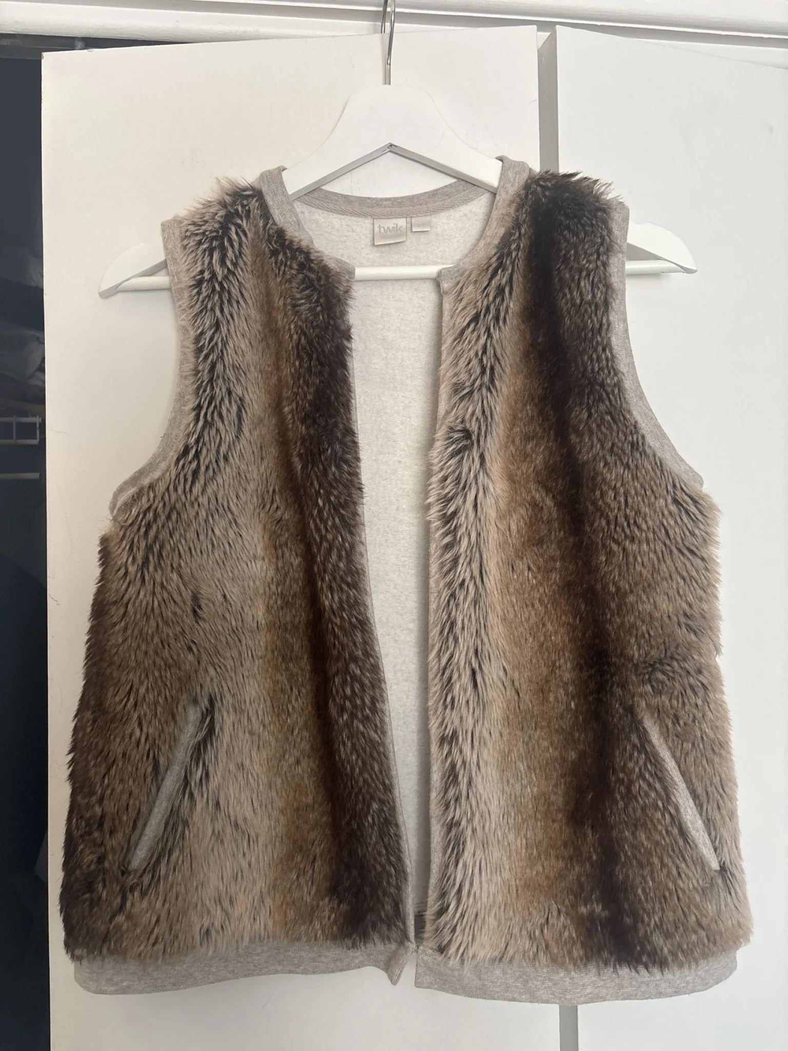 Featured image for Veste fausse fourrure