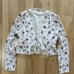 Featured thumbnail for Aritzia cropped blouse 🌸