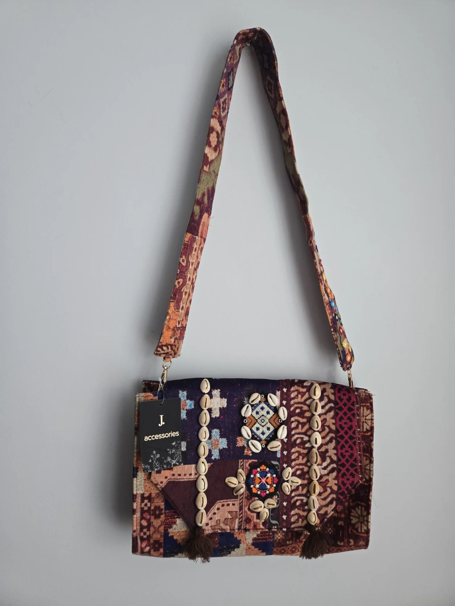 Featured image for Shell shoulder bag