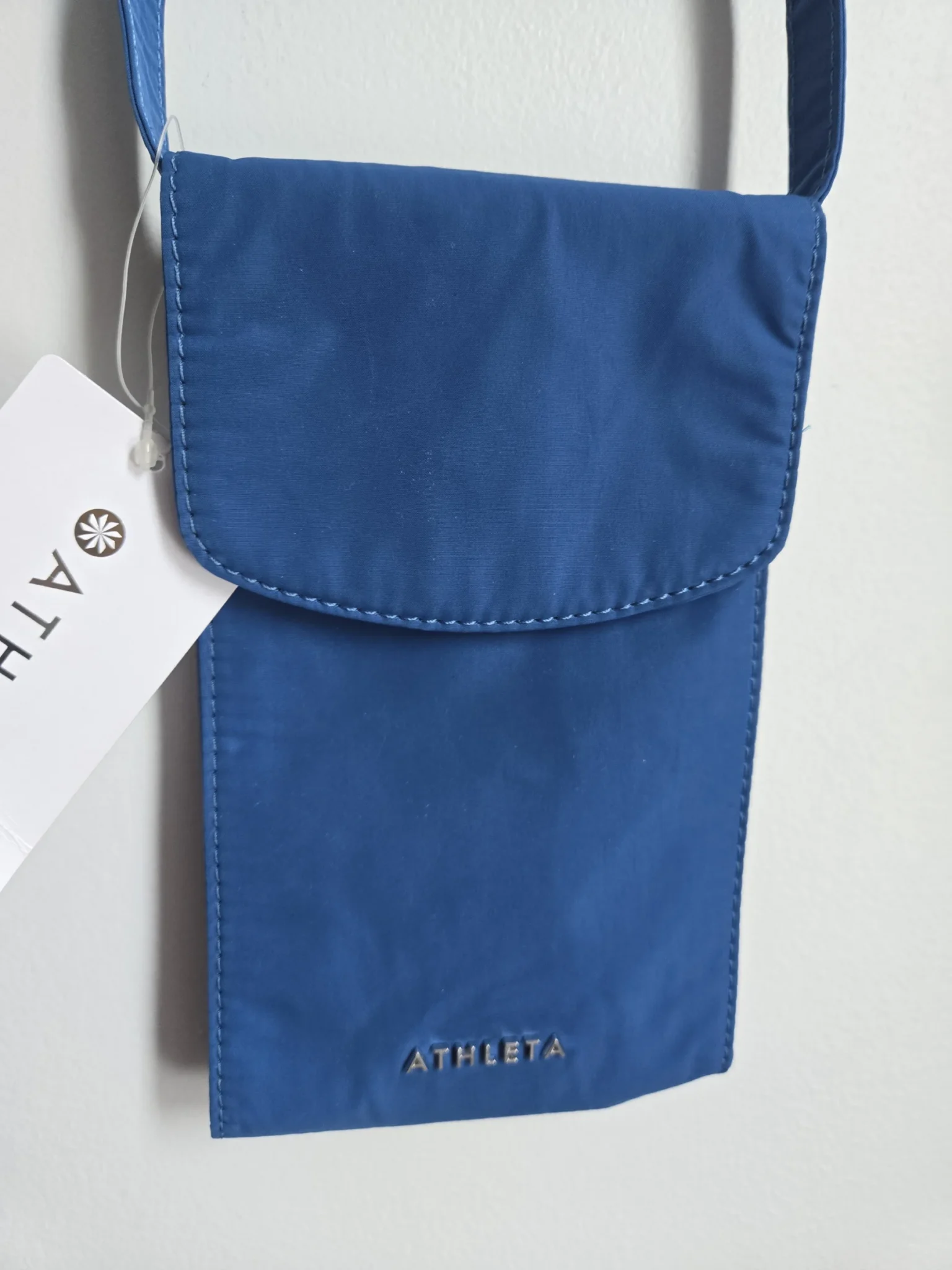 Featured image for New - Athleta phone shoulder bag