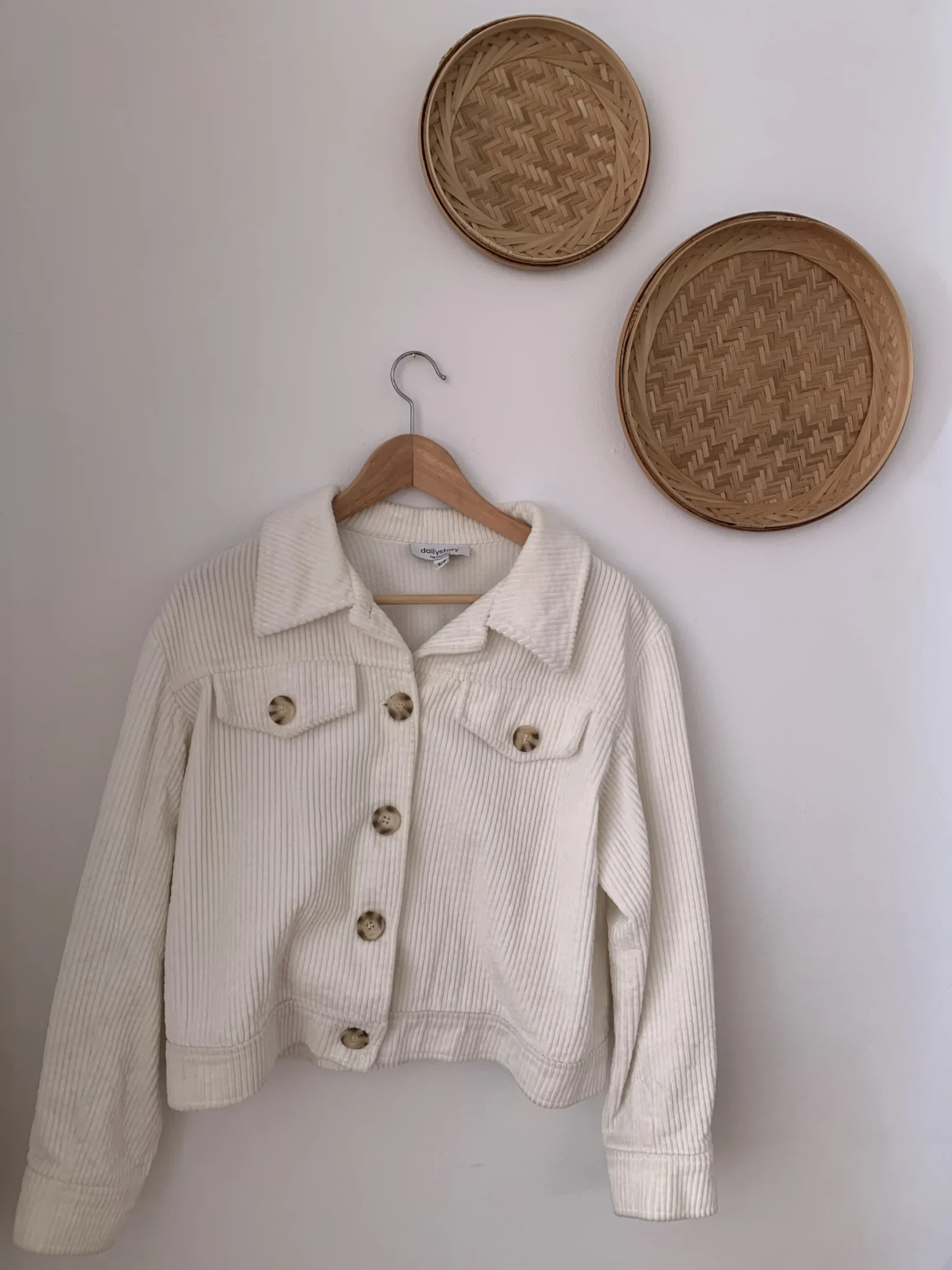 Featured image for Veste en velours côtelé blanc cassé