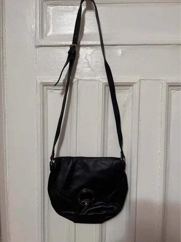 Featured image for Leather messenger bag Lancaster