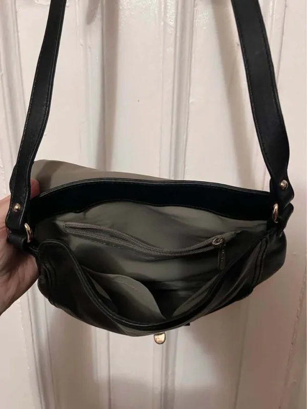 Image for Leather messenger bag Lancaster