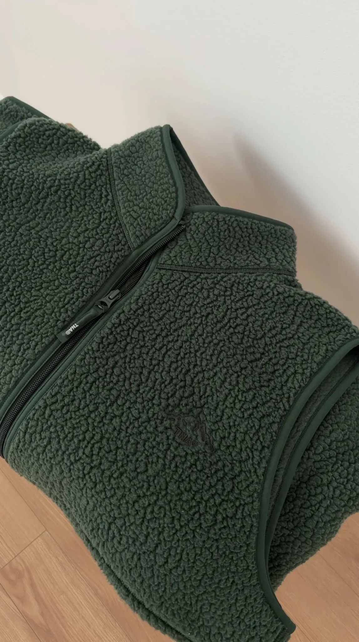 Image for Aritzia sleeveless jacket