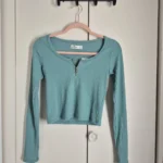 Featured thumbnail for Chandail Hollister Small neuf