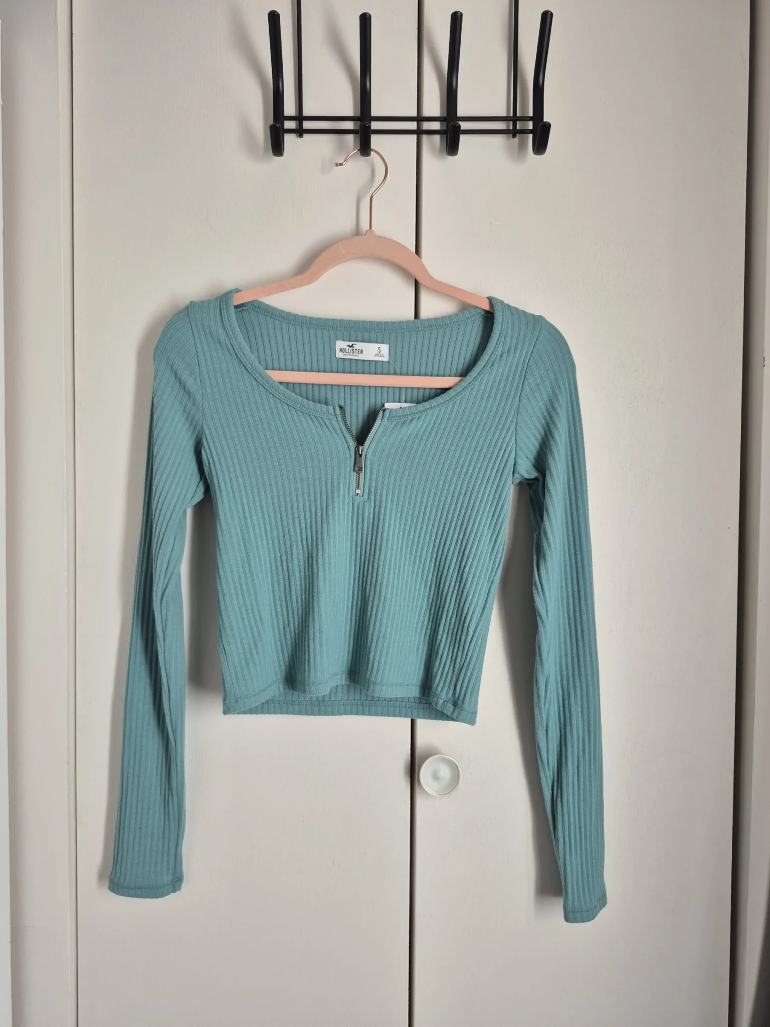 Featured image for Chandail Hollister Small neuf