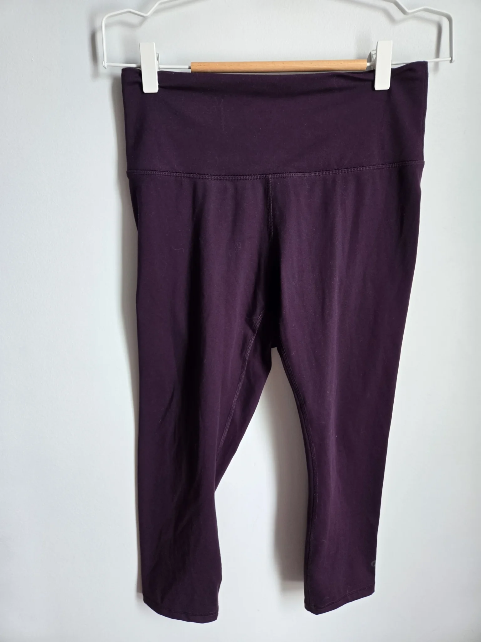 Featured image for Hyba aubergine leggings