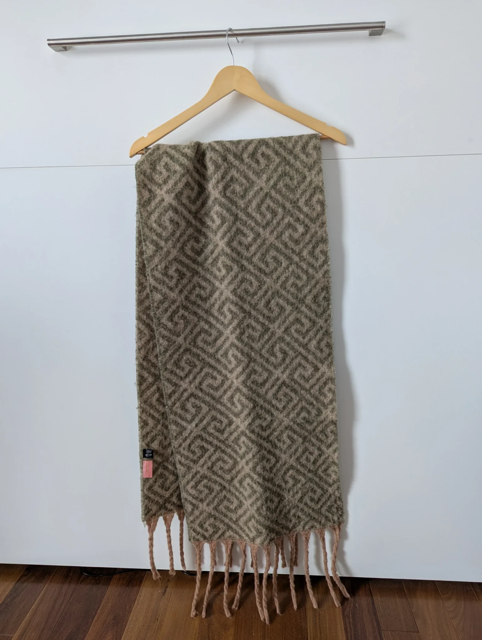 Featured image for Foulard à motif géométrique