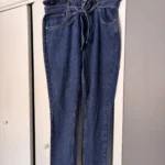 Featured thumbnail for Jeans avec ceinture en denim a la taille