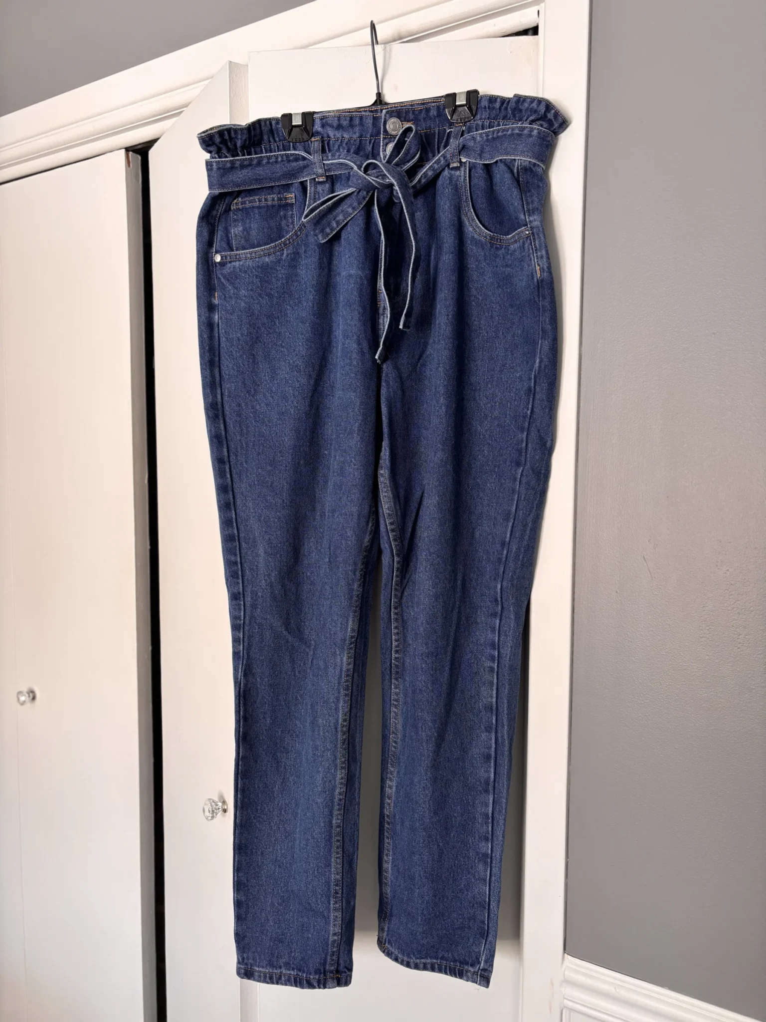 Featured image for Jeans avec ceinture en denim a la taille