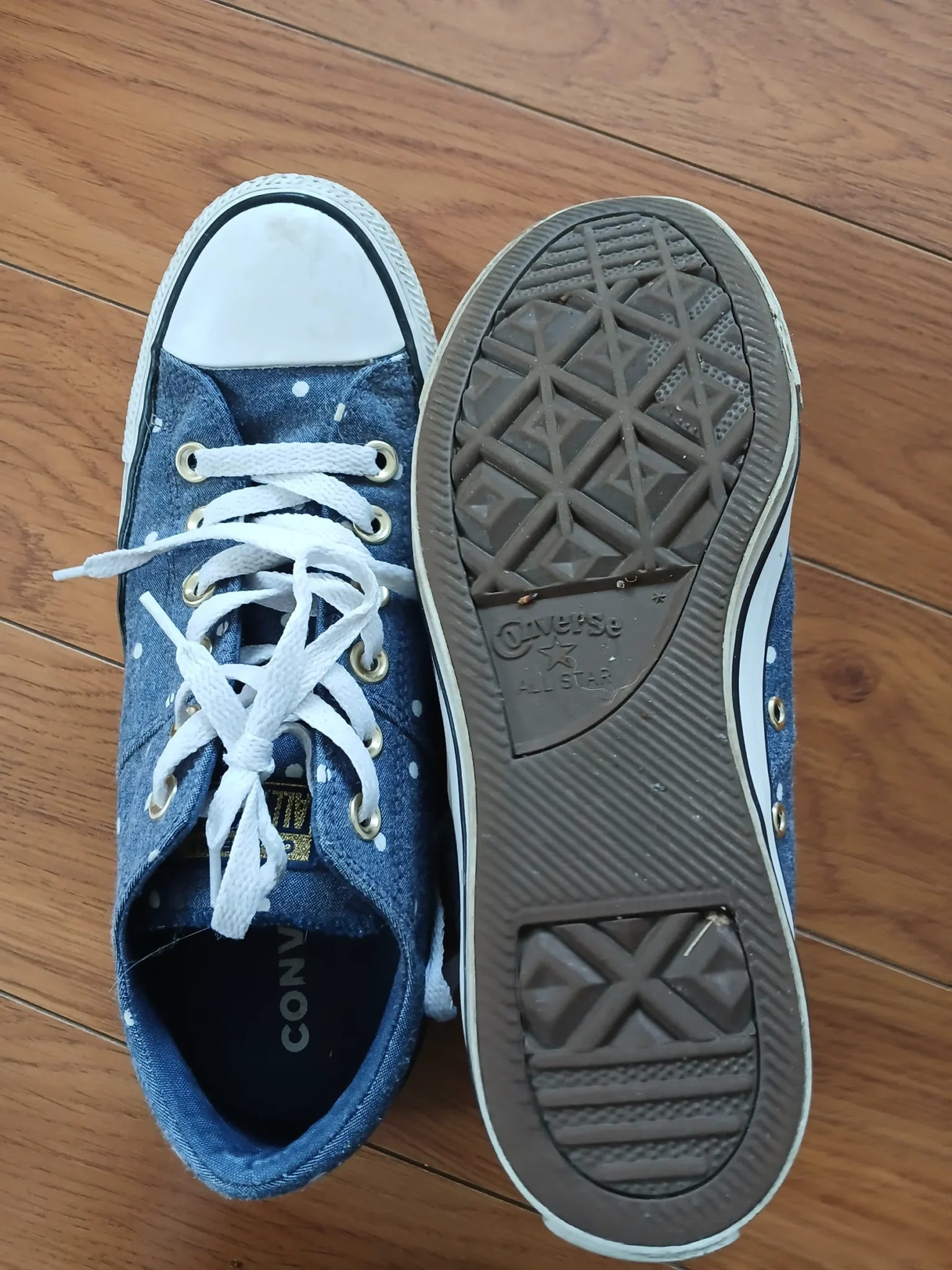 Image for Converse à pois