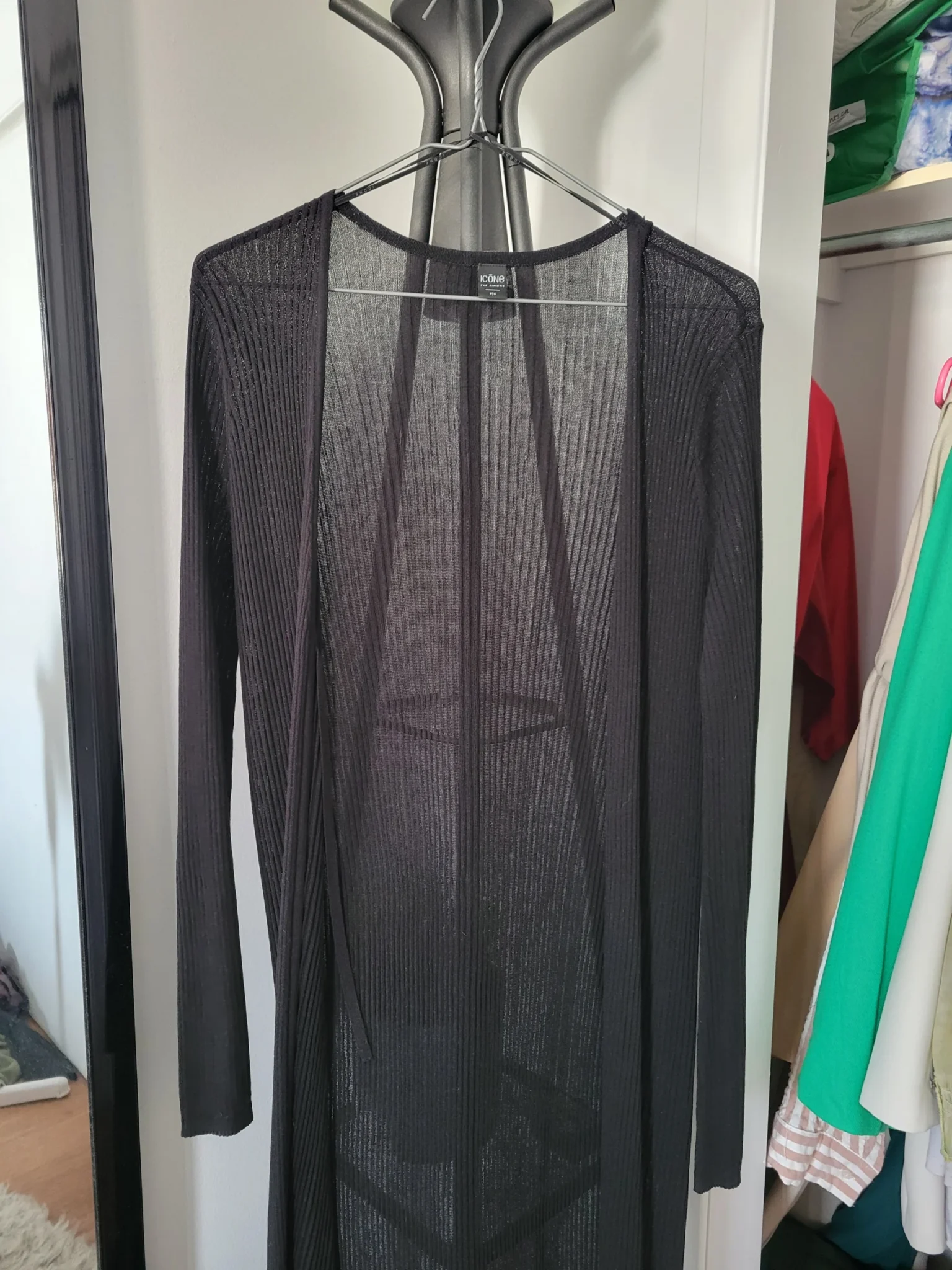 Featured image for Veste longue avec attache devant