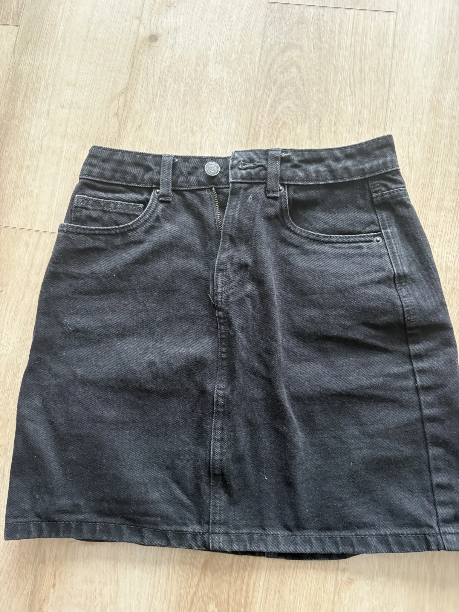 Featured image for jupe en jeans noire