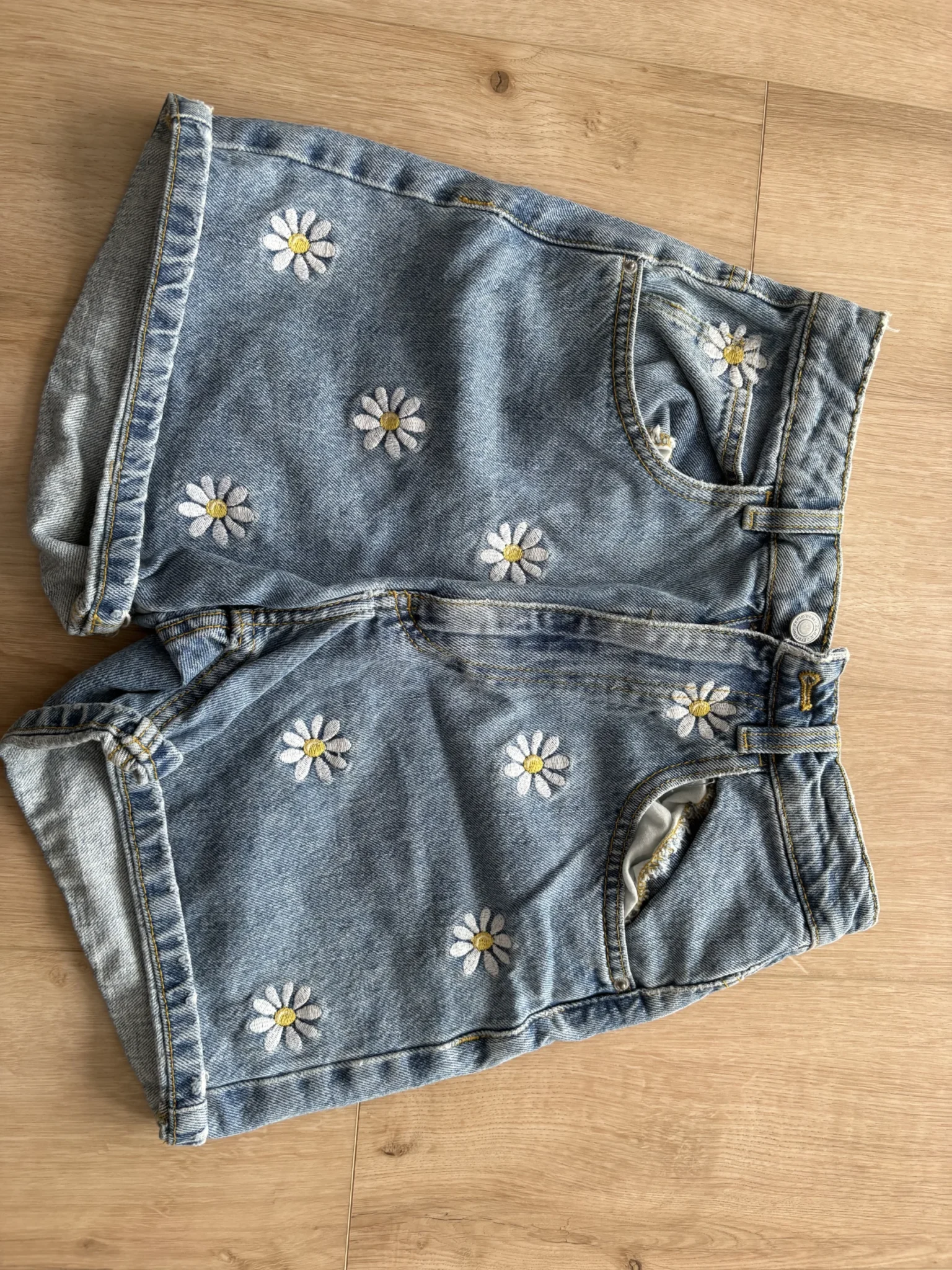 Featured image for short avec marguerites