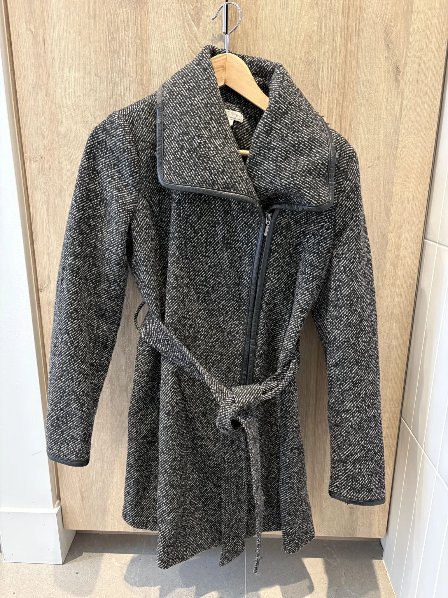 Featured image for Manteau mi-saison de maternité