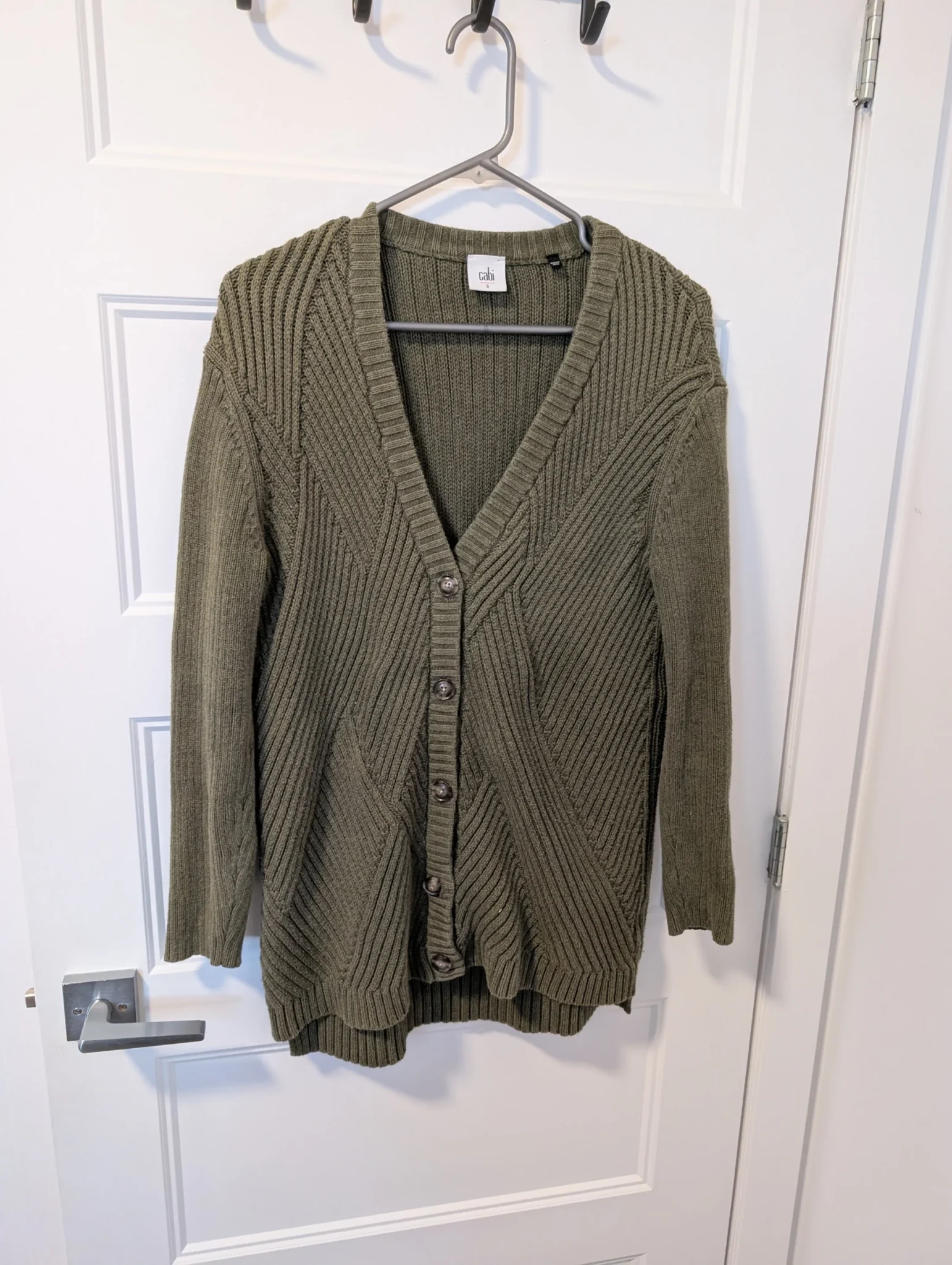 Featured image for Cabi/Cardigan Vert Olive Sz S