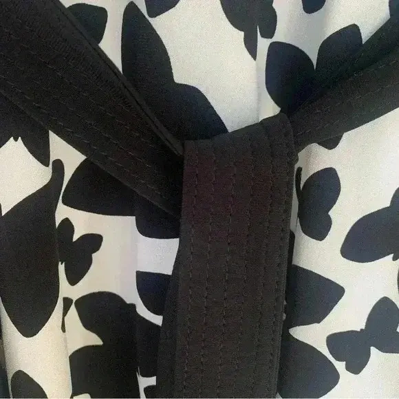 Image for WHITE HOUSE BLACK MARKET - Robe Faux Wrap noire et blanche ceintrée - Small