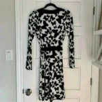 Thumbnail for WHITE HOUSE BLACK MARKET - Robe Faux Wrap noire et blanche ceintrée - Small