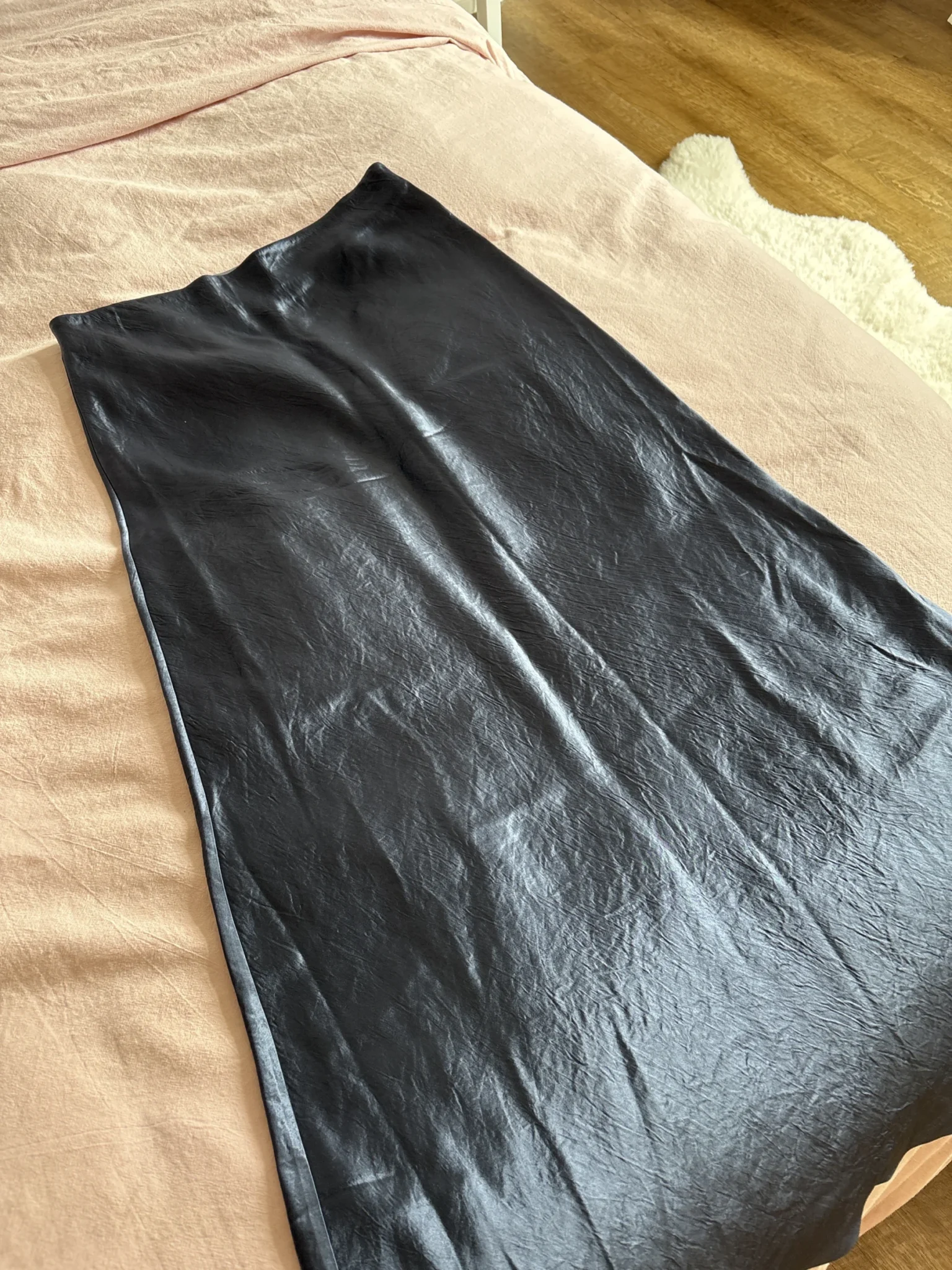 Featured image for Jupe satin mi-longue