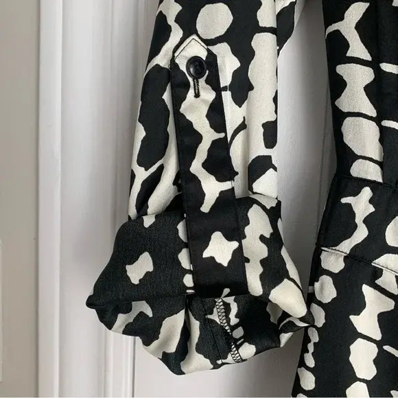 Image for Robe courte manches longues style chemisier satinée - Noir et blanc - Medium