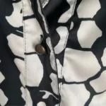 Thumbnail for Robe courte manches longues style chemisier satinée - Noir et blanc - Medium