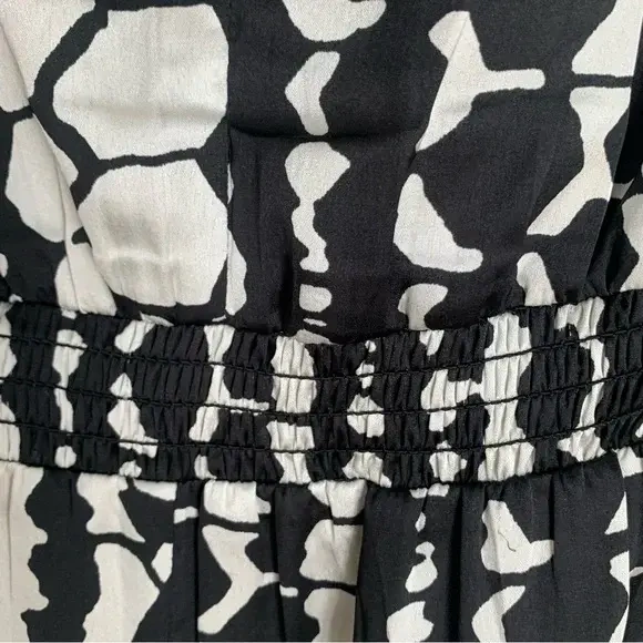Image for Robe courte manches longues style chemisier satinée - Noir et blanc - Medium