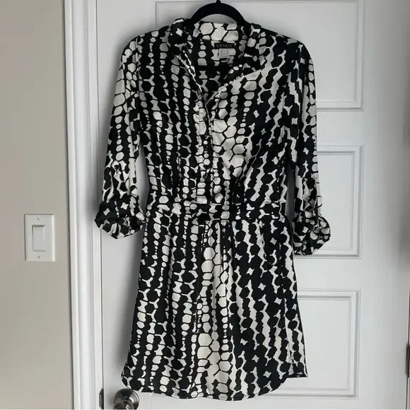 Image for Robe courte manches longues style chemisier satinée - Noir et blanc - Medium