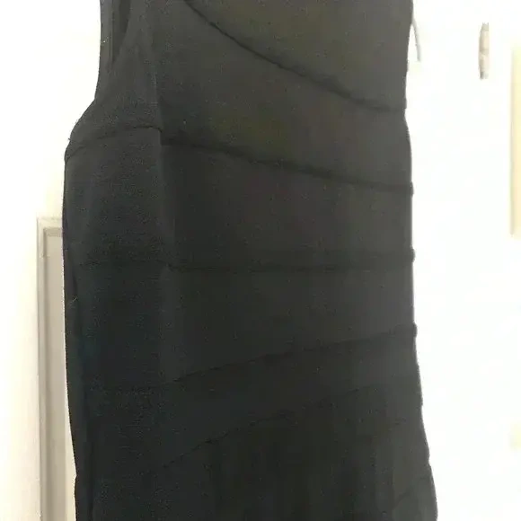 Image for Petite Robe Noire Fit and Flare sans manche THEORY