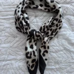 Featured thumbnail for Foulard imprimé léopard